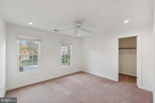 Building Photo - 4 Yellow Plum Ct