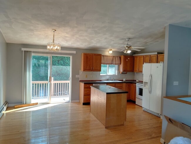 Building Photo - ****Cranston West/Stonehill - Single Famil...