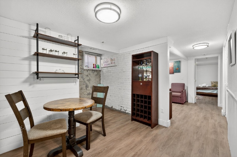 Building Photo - 1821 6th Ave