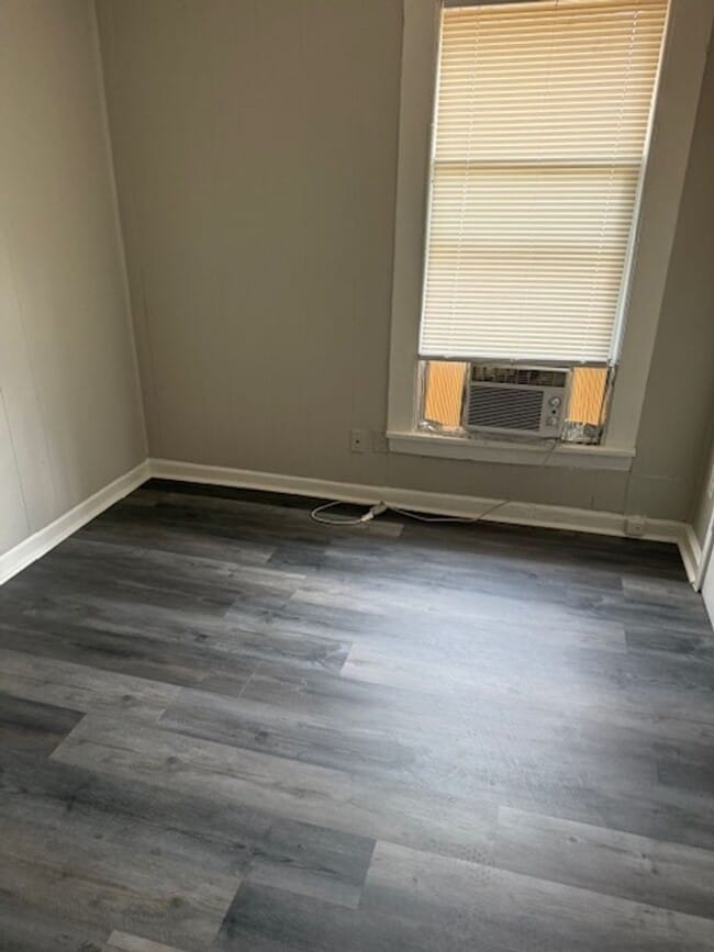 Building Photo - Great Property in quite Neighborhood