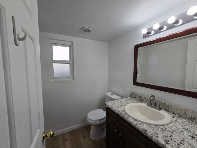 Building Photo - 2602 Overland Ave