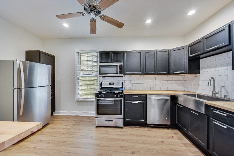 Primary Photo - 2719 N Ridgeway Ave