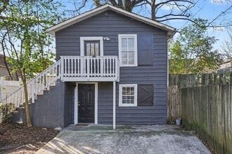 Building Photo - 1BR/1BA Carriage House in the Heart of Midtown!
