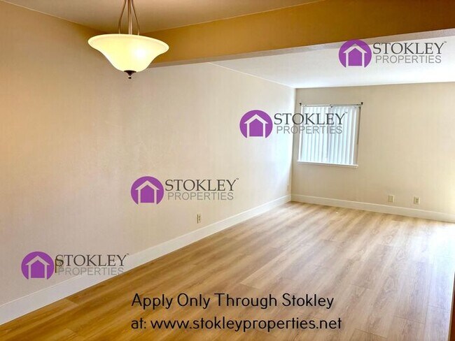 Building Photo - 5085 Valley Crest Dr