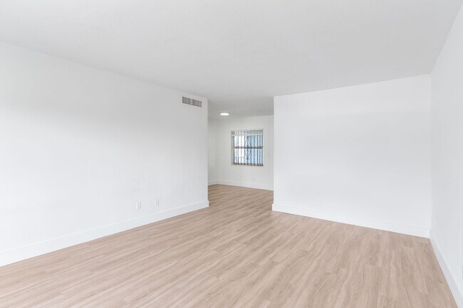 Interior Photo - Lakeshore Presidential Apartments