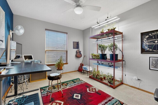 Building Photo - NW Executive Living 3/BD 2.5/BA 3/CG