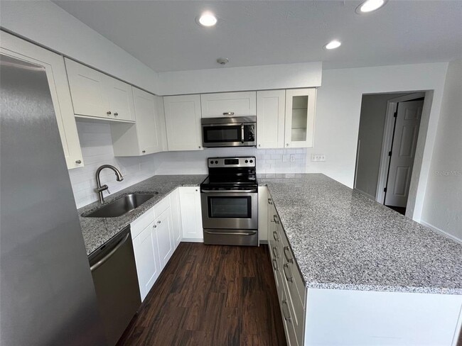 Building Photo - 301 S Bungalow Park Ave