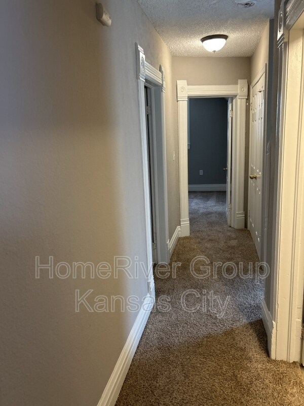 Building Photo - 2843 Belleview Ave