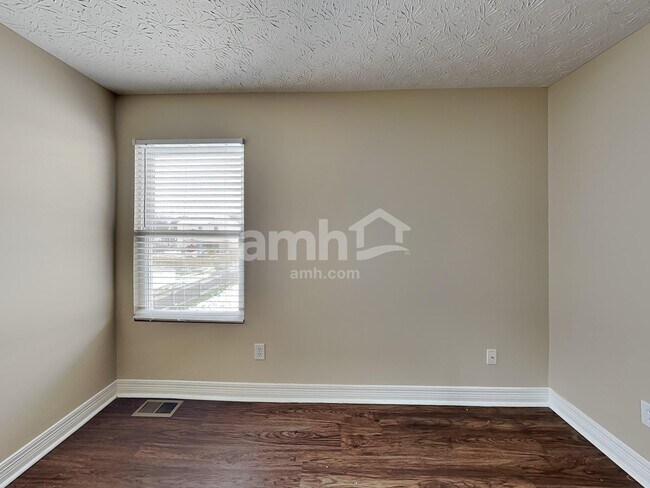 Building Photo - 82 Richard Ave