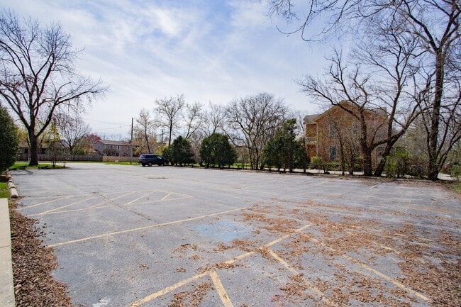 Building Photo - 1305 Oswego Rd