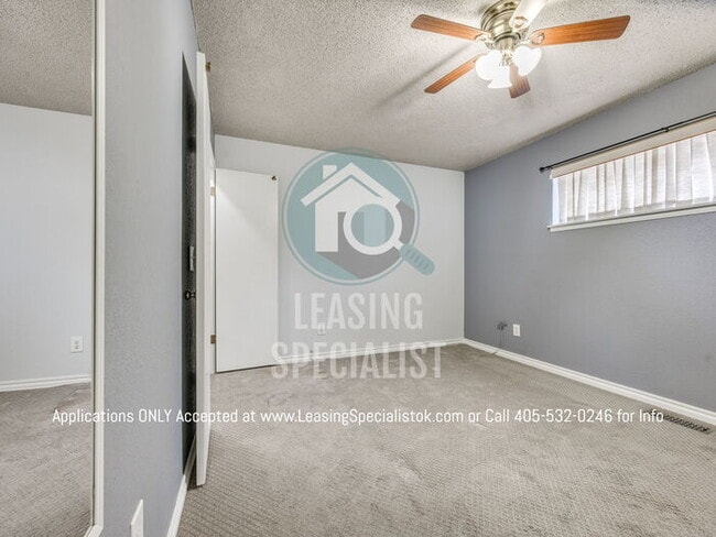 Building Photo - Warr Acres 3 Bed 2 Bath Home with a Pool!!