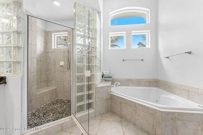 Building Photo - 5795 S Hwy A1A