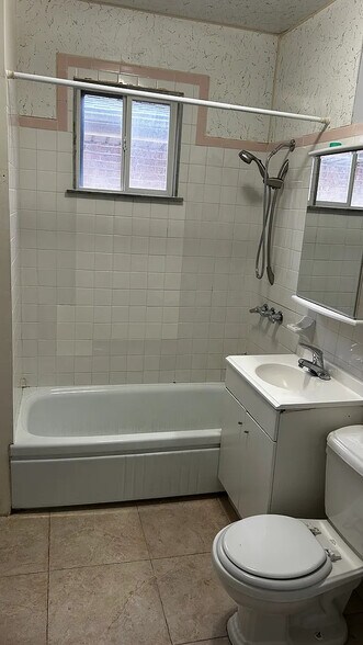 Building Photo - 2728 N Mulligan Ave