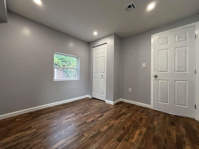 Building Photo - 4265 SW 62nd Ave