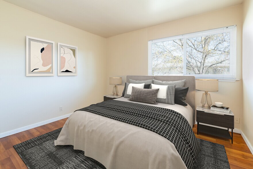 Building Photo - 4041 Park Center Ln