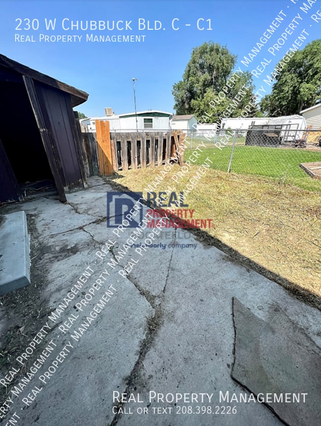 Building Photo - 230 W Chubbuck Rd