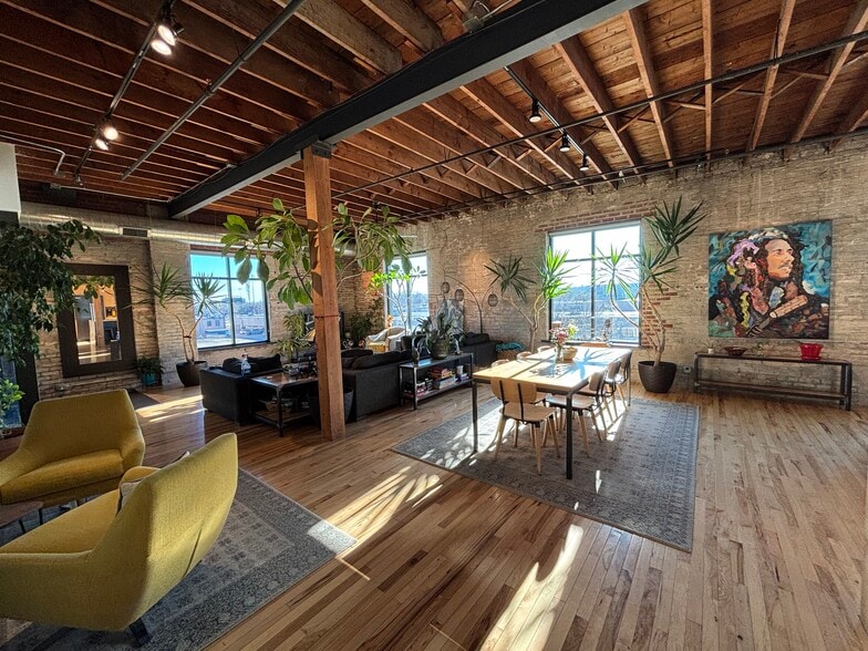 Living Area - 319 SW 5th St