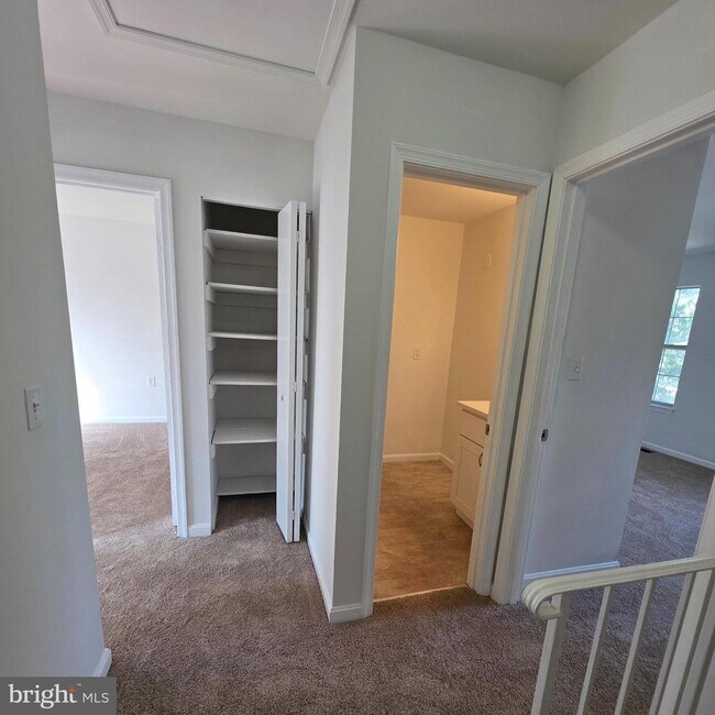 Building Photo - 404 Trefoil Pl