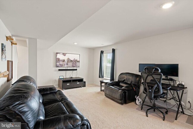 Building Photo - 35418 River Bend Dr