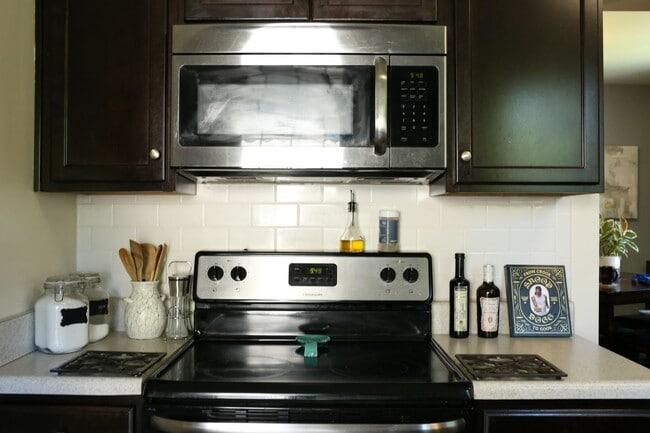 Building Photo - Awesome Cottage in the Heart of Inglewood/...