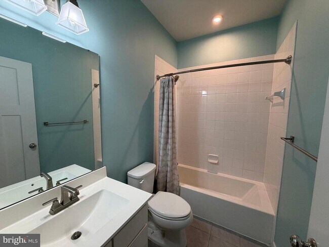 Building Photo - 4812 Crest View Dr