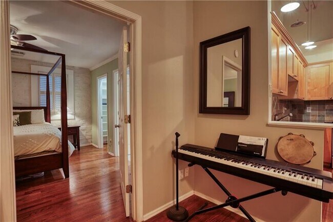 Building Photo - 1026 St Charles Ave NE