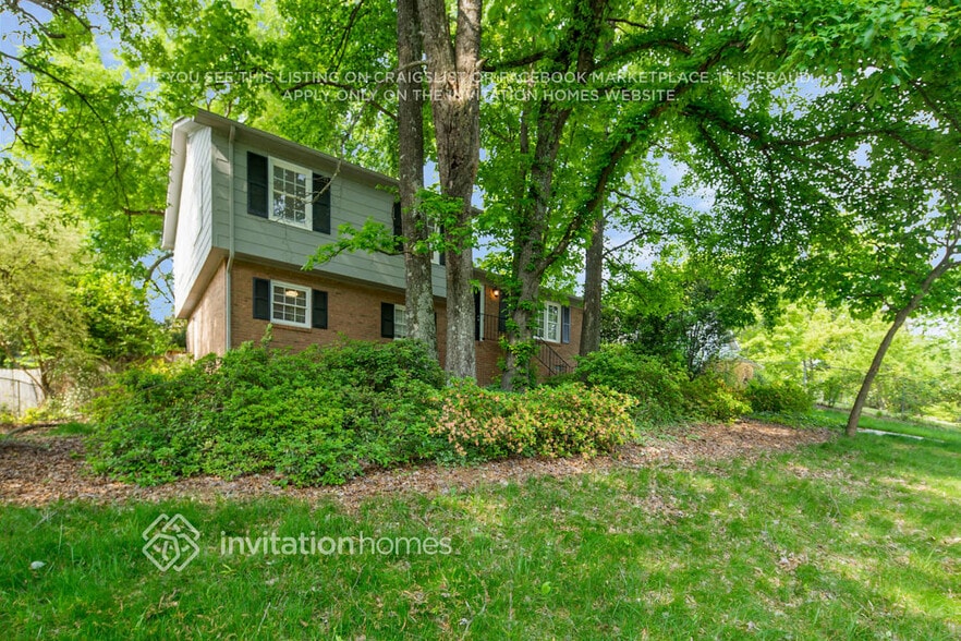 Building Photo - 929 Eaglewood Ave