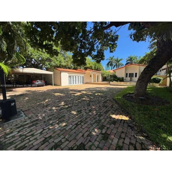 Primary Photo - 6015 Pine Tree Dr