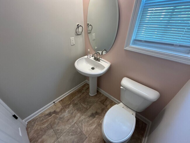 Building Photo - 4 Bedroom | 3 Bathroom Apex Home with Fenc...