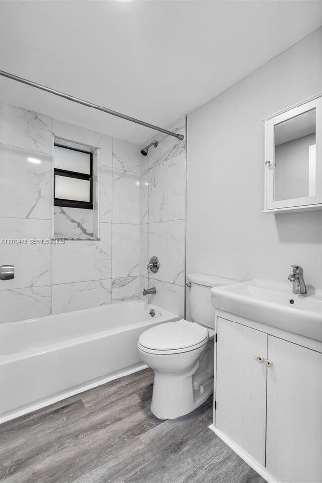 Building Photo - 130 SW 31st Ct