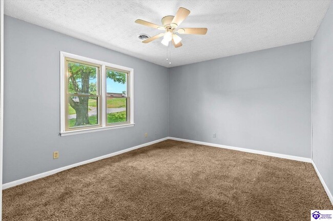 Building Photo - 401 Embry Villa Dr
