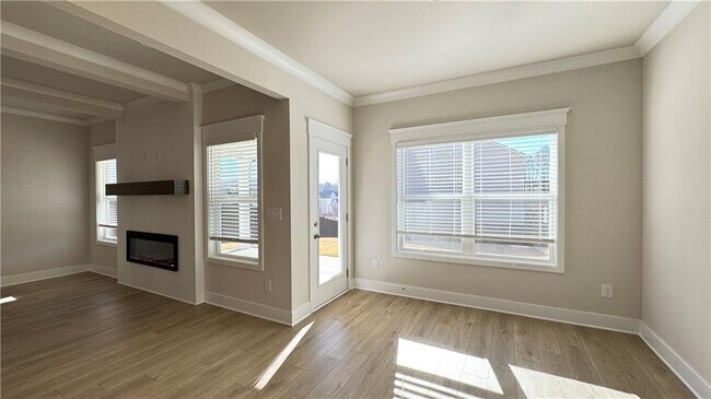 Building Photo - 5401 Bancroft Ln