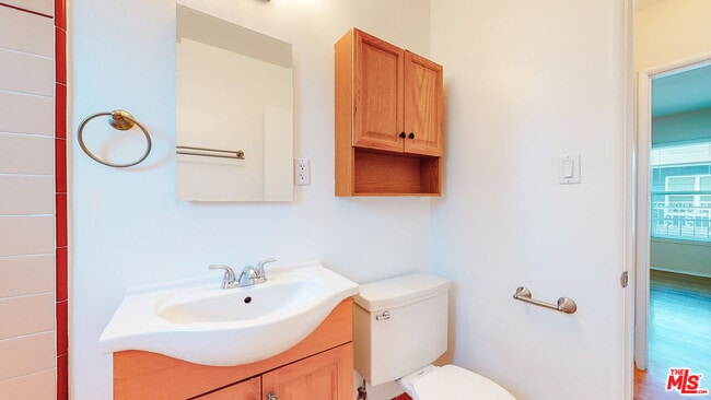 Building Photo - 11284 Montana Ave