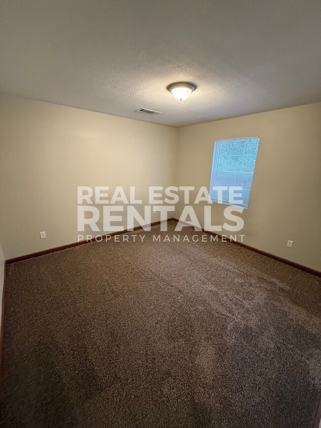 Building Photo - 1835 Elwyn Ave