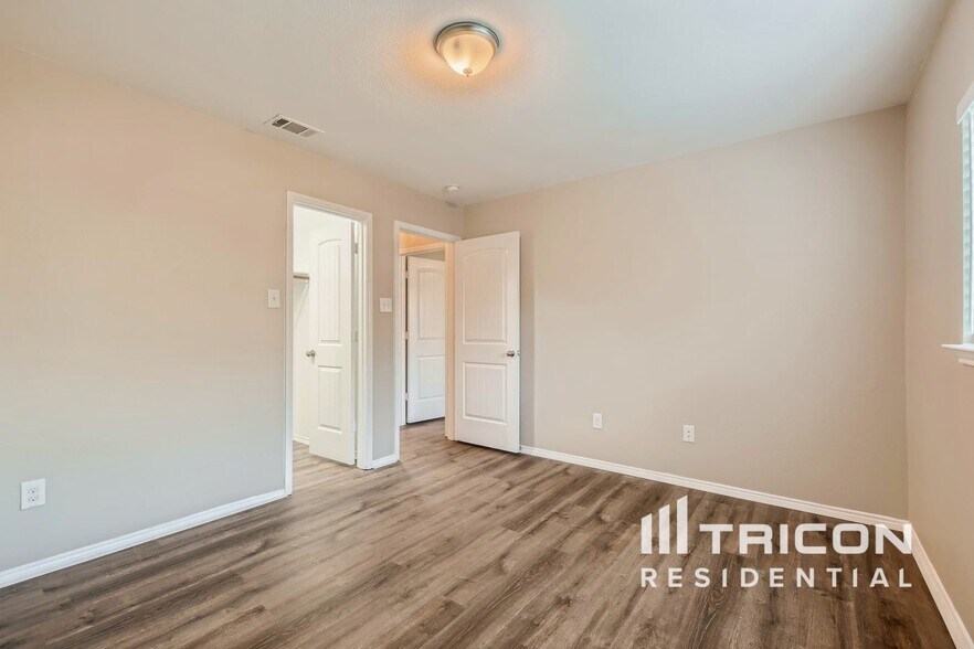 Building Photo - 114 Pinto Dr