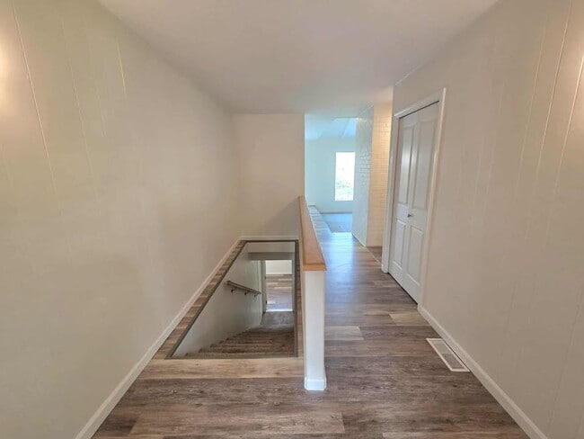 Building Photo - Stunning 4 Bedroom, 3 Bathroom Home, with ...