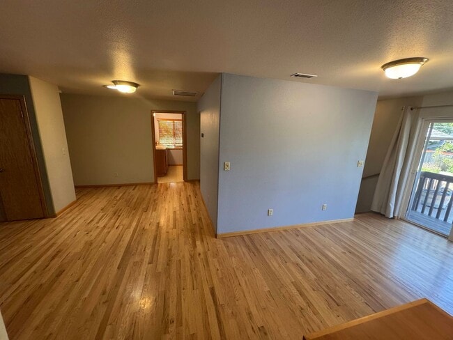 Building Photo - 3 Bedroom Home in College Hill Neighborhood
