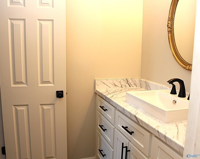 Building Photo - 101 Cresent Circle