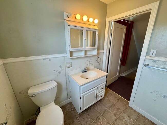 Building Photo - 3 Bedroom 2 Bath in Natrona Heights, PA!