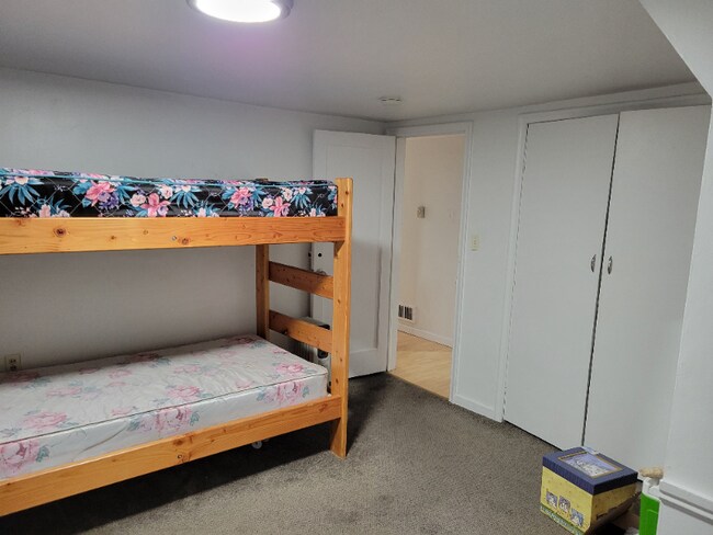 Building Photo - 355 E 500 N