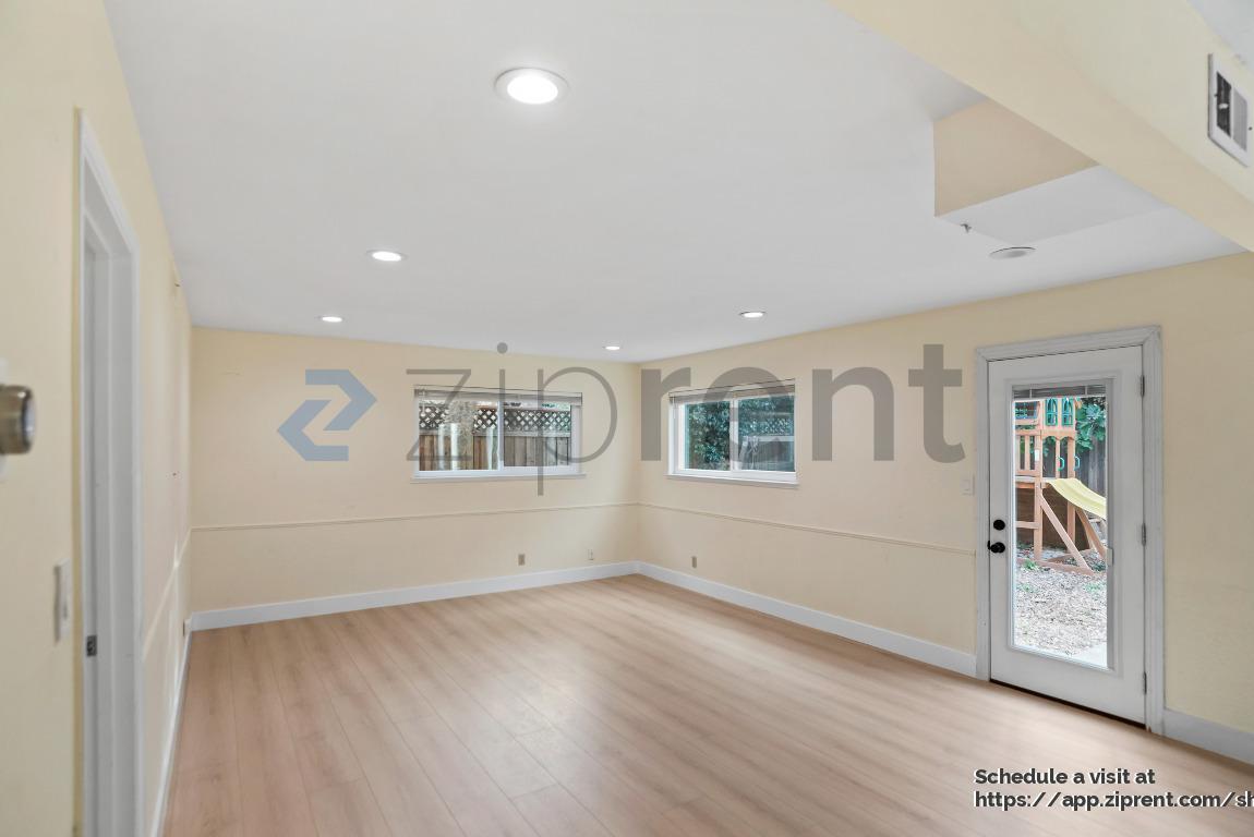 Building Photo - 1019 Pilinut Ct