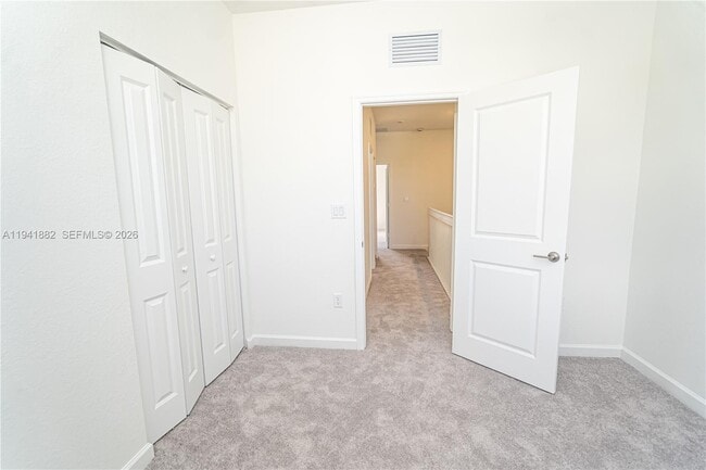 Building Photo - 2646 SE 27th Dr