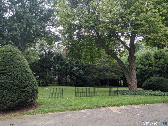 Building Photo - 89 Grove Beach Rd S