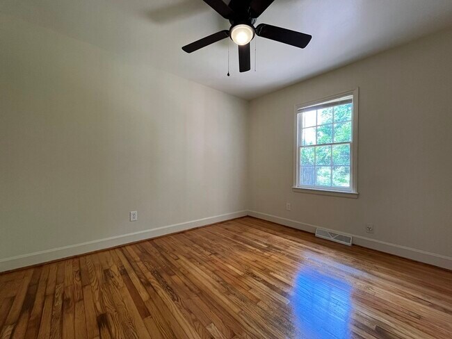Building Photo - 7320 Briardale Dr