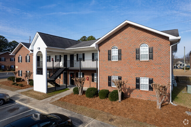 Primary Photo - Georgetowne Apartments @ 405 Speight Ave