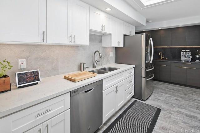 Building Photo - 6073 Avenida Chamnez