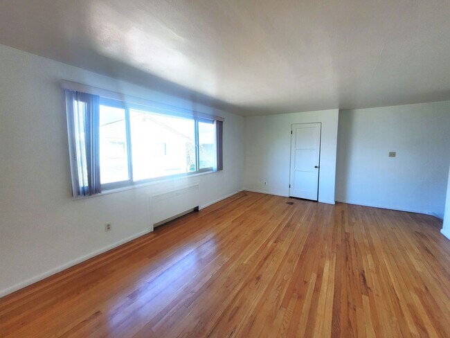 Building Photo - Spacious 2 Bedroom Condo in Downtown Bellingham - Forest St