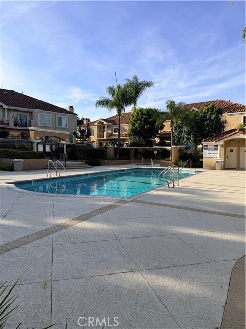 Building Photo - 21 Front Row Ln