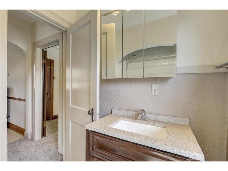 Building Photo - 4220 33rd Ave S