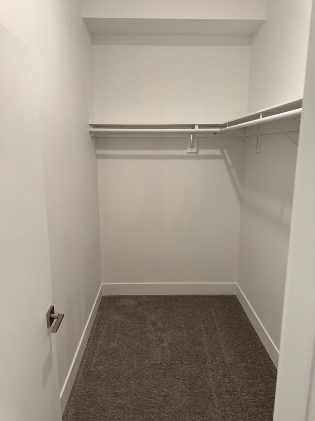 Building Photo - Brand New Modern Home!